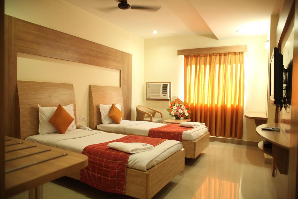 Hotel Sooriya Residency Chennai Bagian luar foto