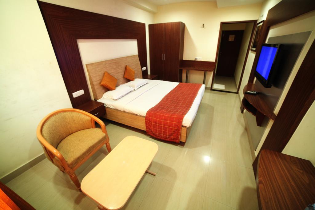 Hotel Sooriya Residency Chennai Ruang foto