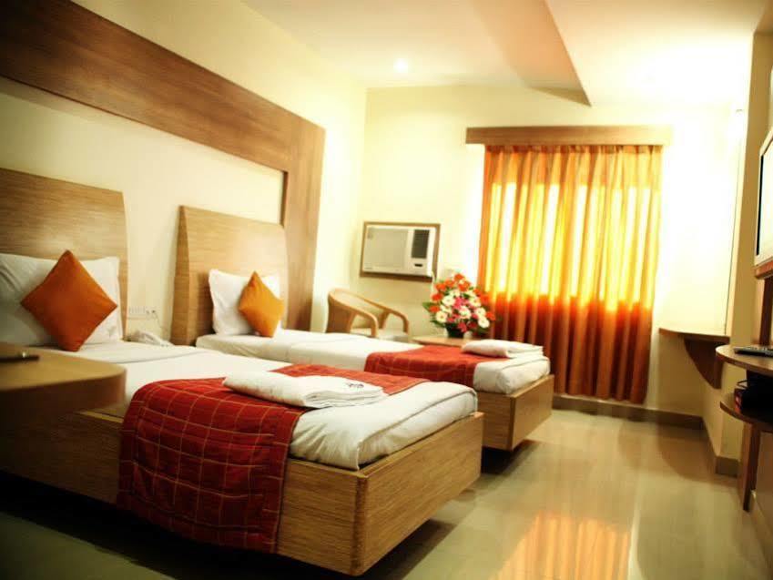 Hotel Sooriya Residency Chennai Bagian luar foto
